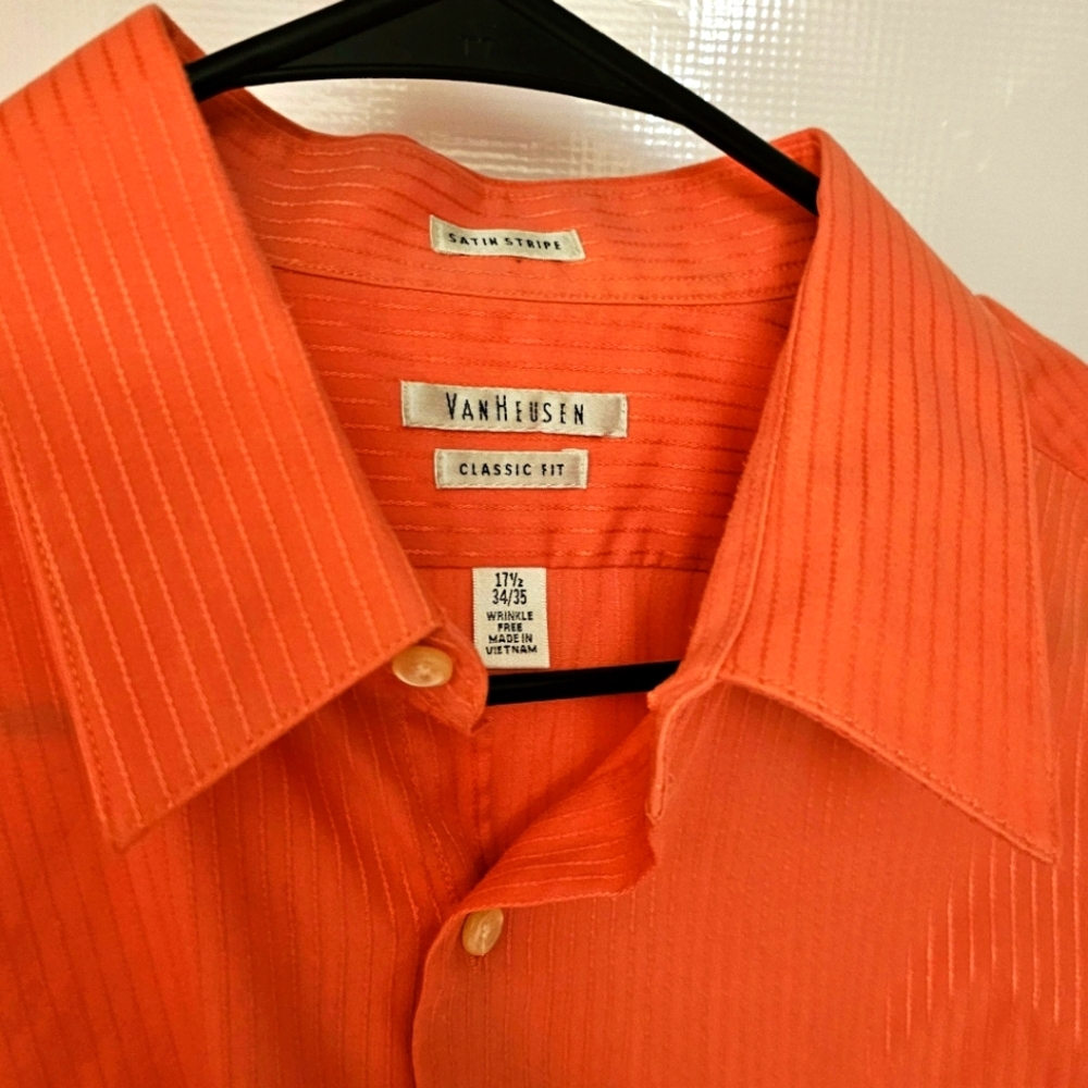 Van Heusen Classic Fit Satin Stripe Salmon Button Up Shirt 17.5 Neck 34/35